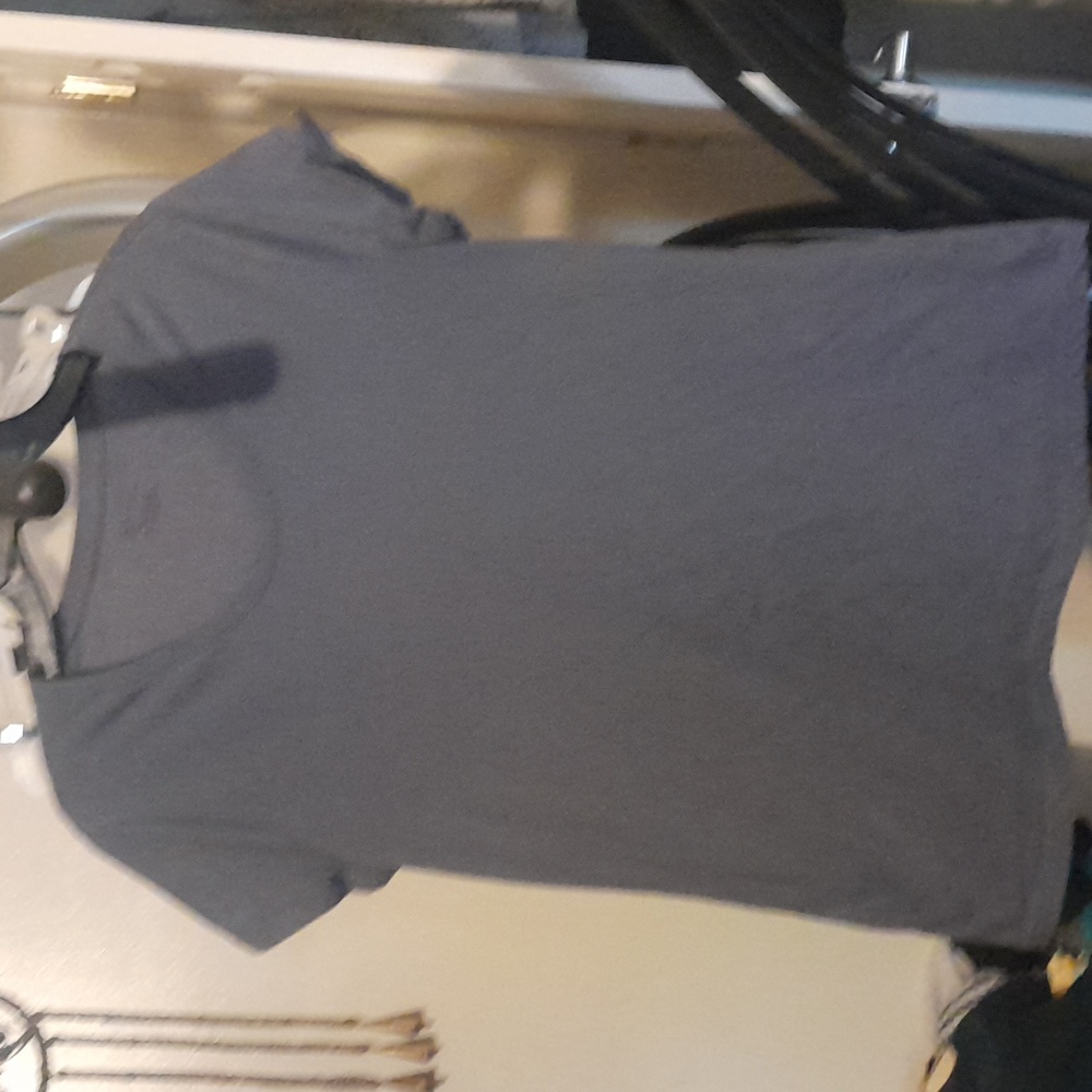 Used woman's no boundaries shirt 2x Grey shirt